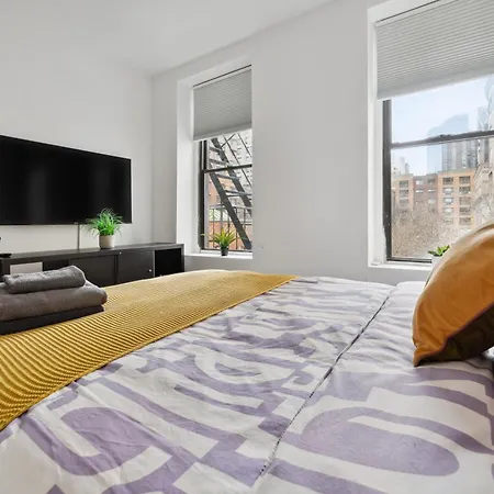 Prime Manhattan Location Family Friendly 2Br